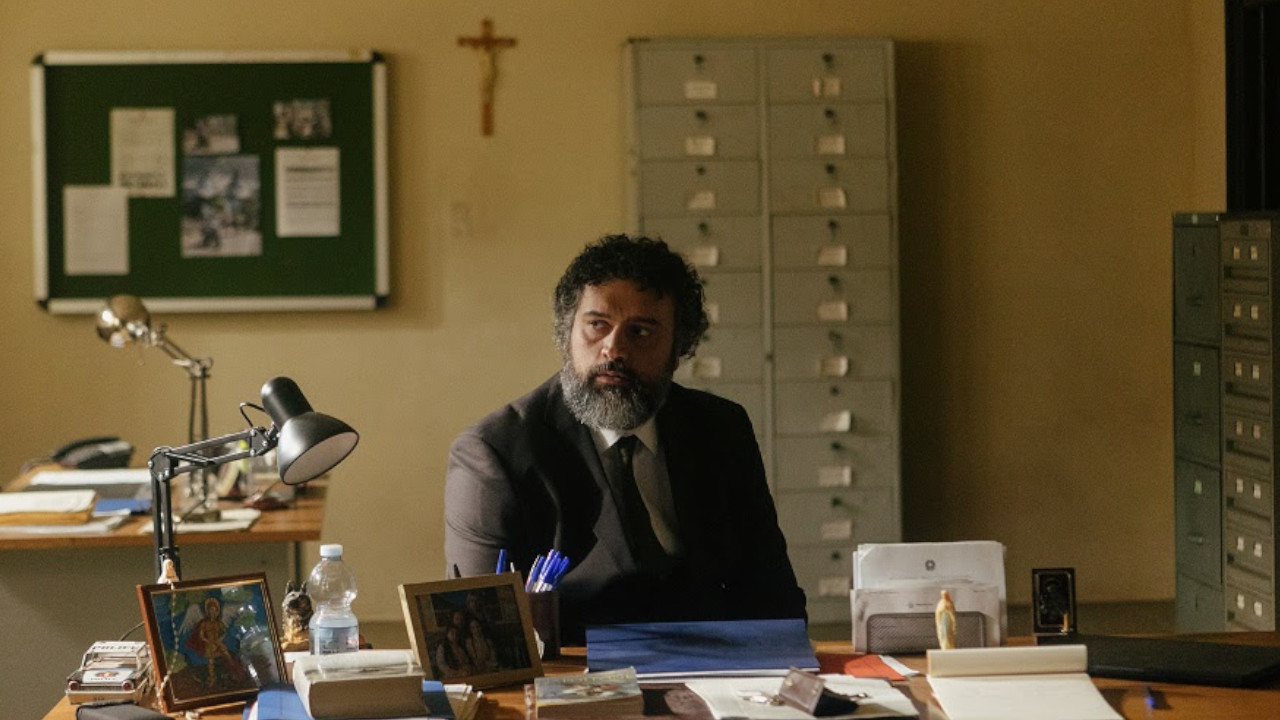 Serpenti, il film tra Kafka e Pirandello di Roberto De Paolis